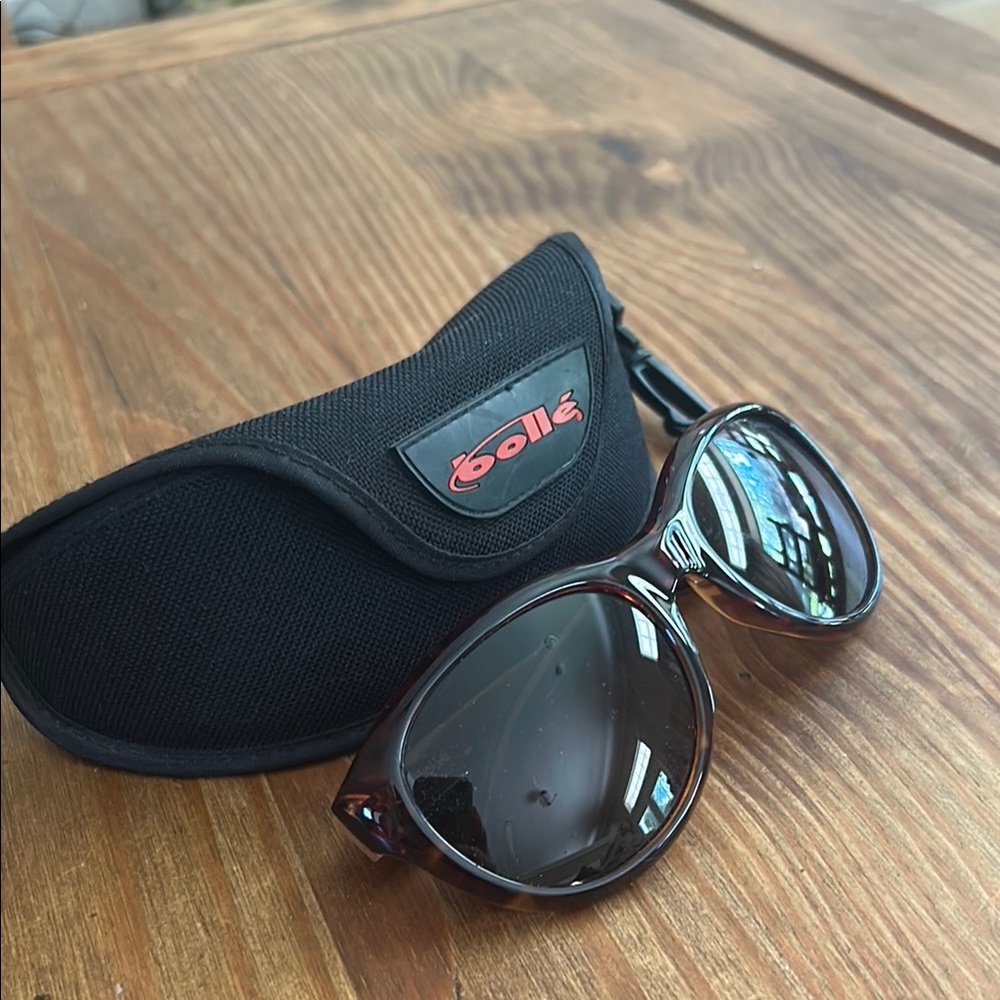 Bolle women’s sunglasses with case